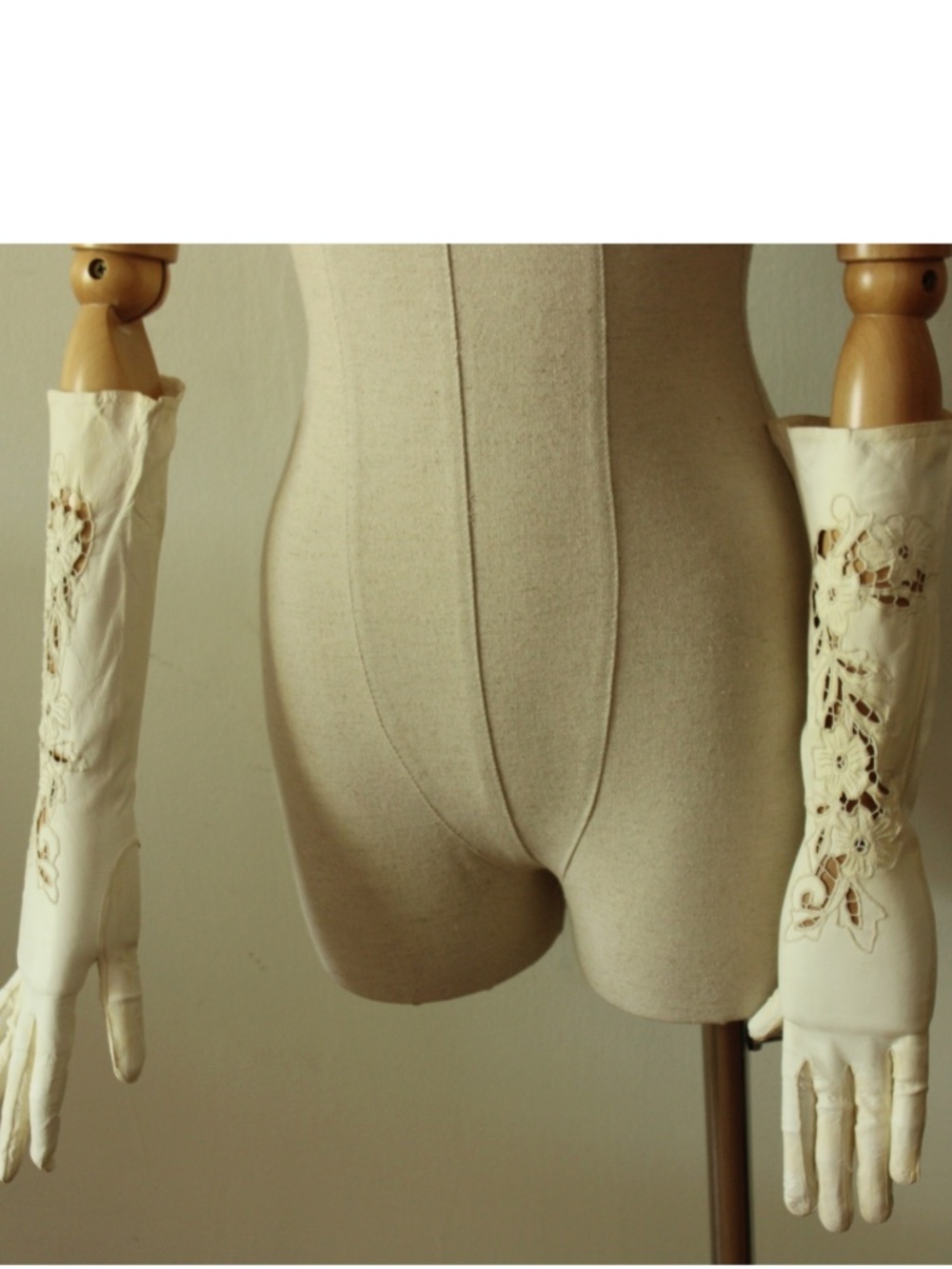 1950's Cream Kidskin Elbow Length Gloves